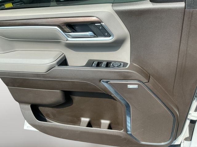 Used 2025 White Chevrolet RST image 11
