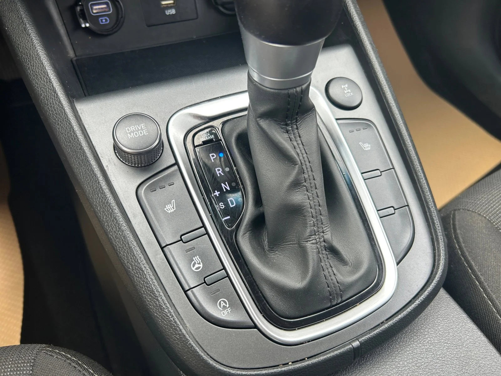 Used 2022 White Hyundai Preferred AWD image 19
