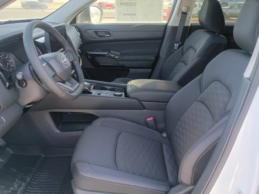 2026 Nissan Pathfinder SV - Photo 24
