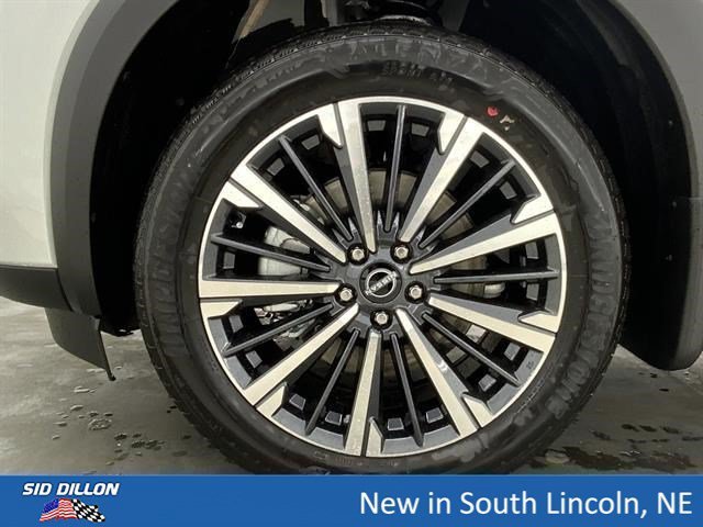 New 2026 Everest White Pearl Tricoat/Super Black Nissan Platinum image 5