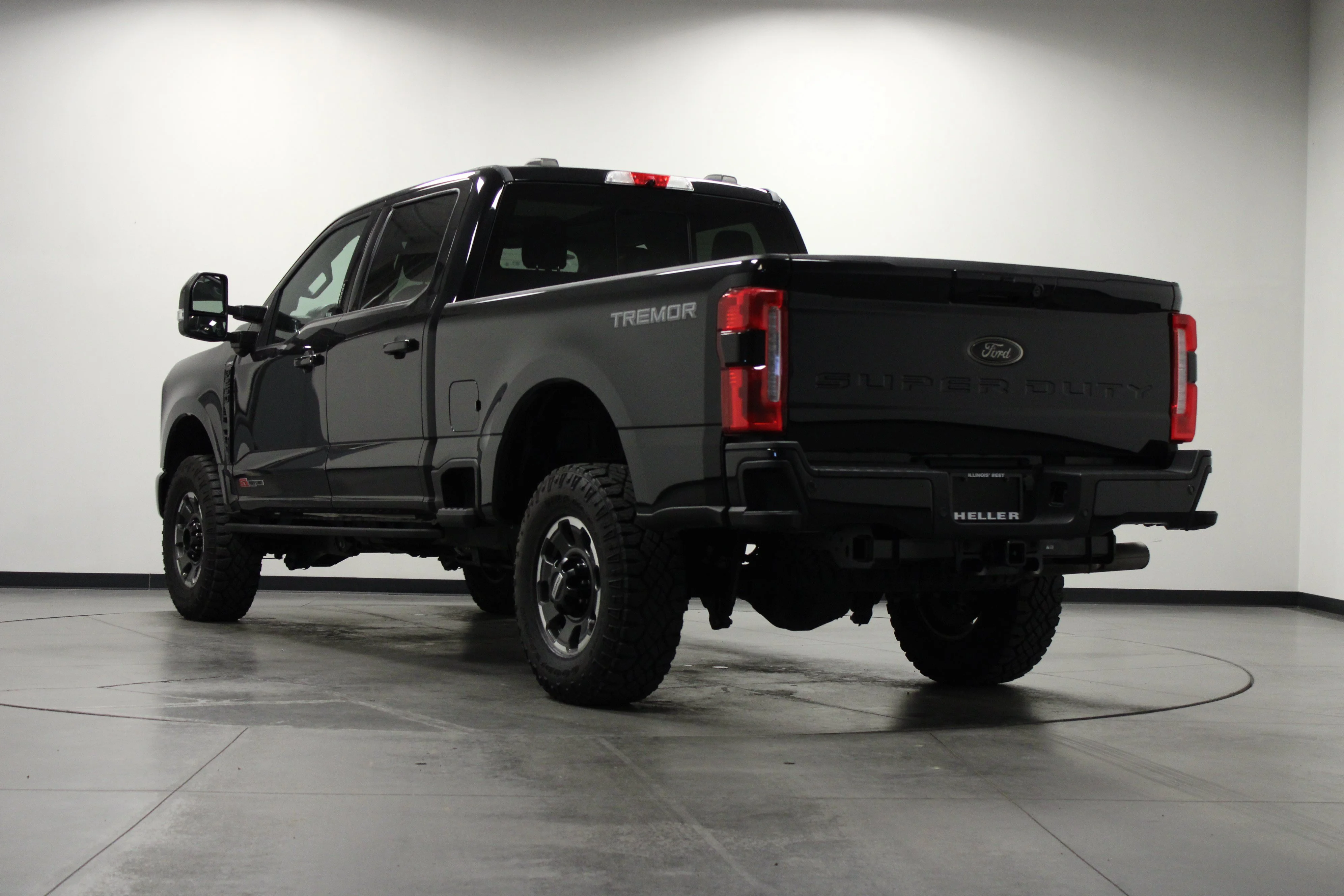 Used 2024 Agate Black Metallic Ford LARIAT image 6