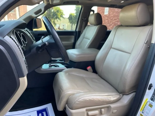 Used 2016 Super White Toyota SR5 image 14