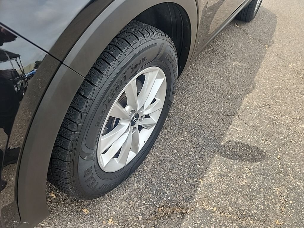 Used 2019 Black Kia L image 8