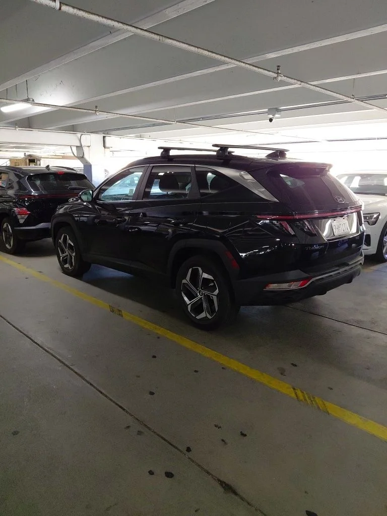 Used 2023 Black Hyundai SEL image 3