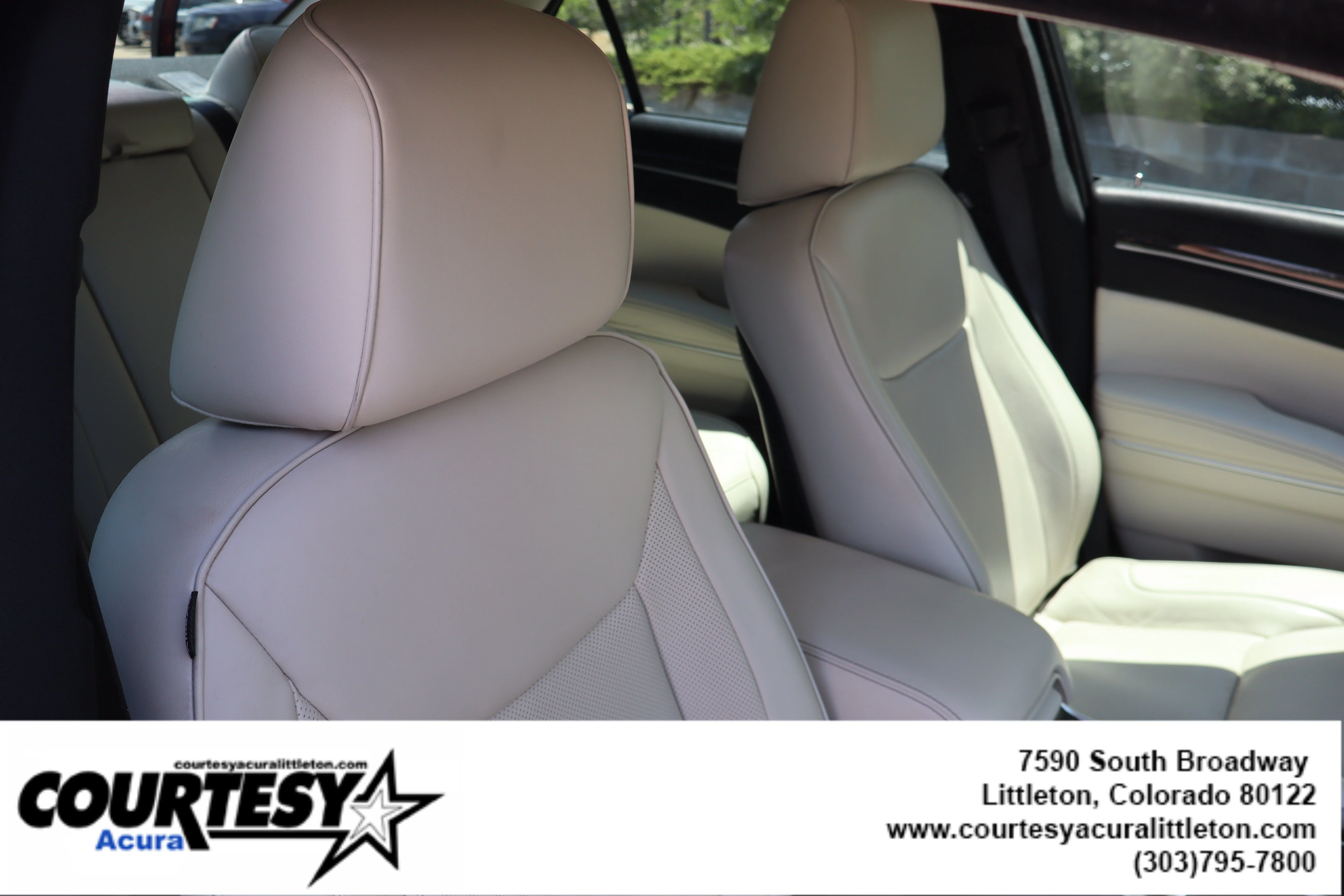 Used 2020 Velvet Red Pearlcoat Chrysler Limited image 31
