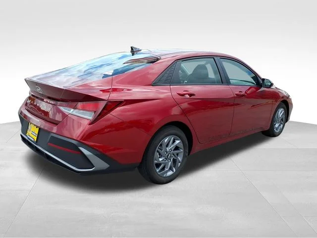 Used 2024 Red Hyundai SEL image 10