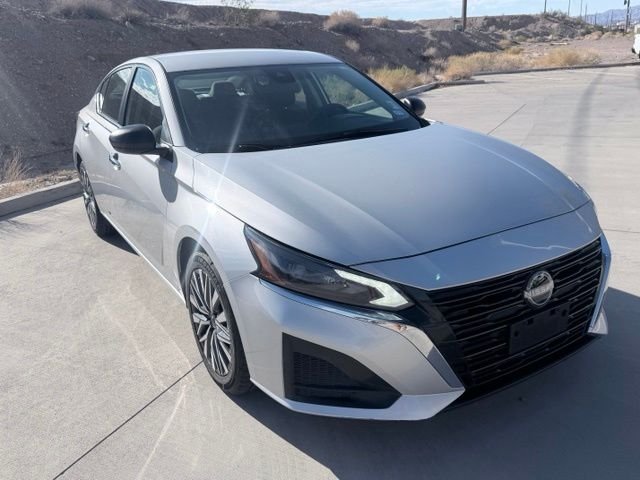 Used 2025 Silver Nissan 2.5 SV image 3