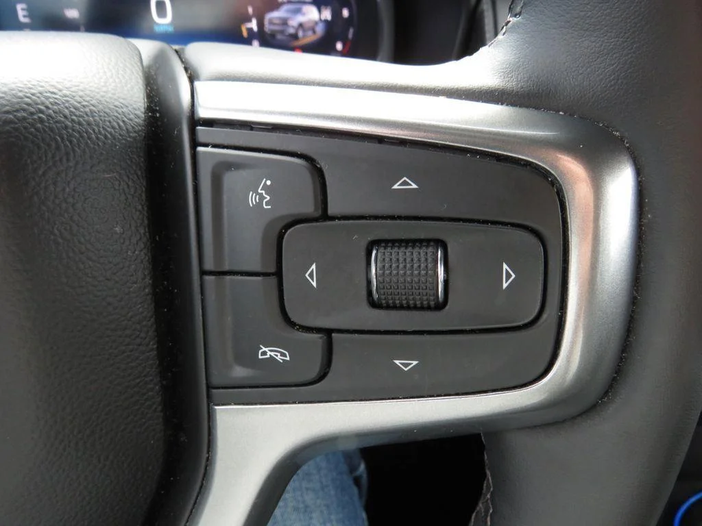 Used 2023 Summit White Chevrolet LT image 33