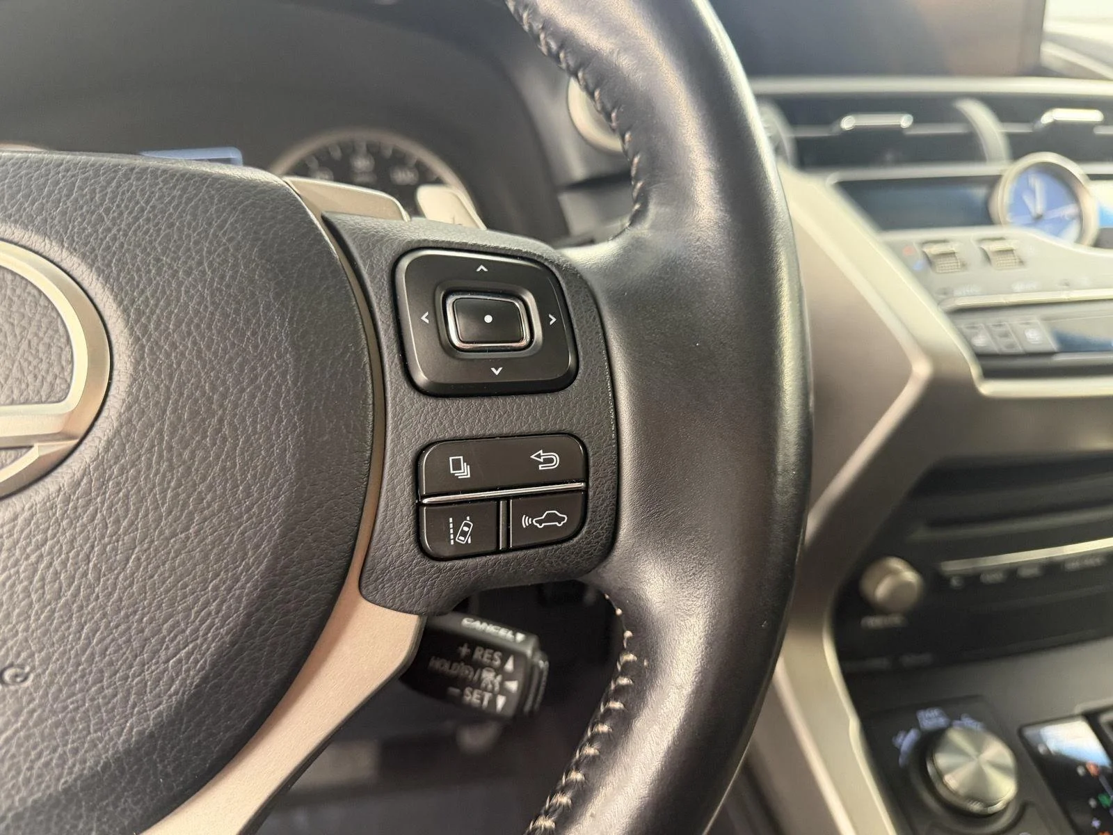 Used 2019 Silver Lining Metallic Lexus 300 image 9