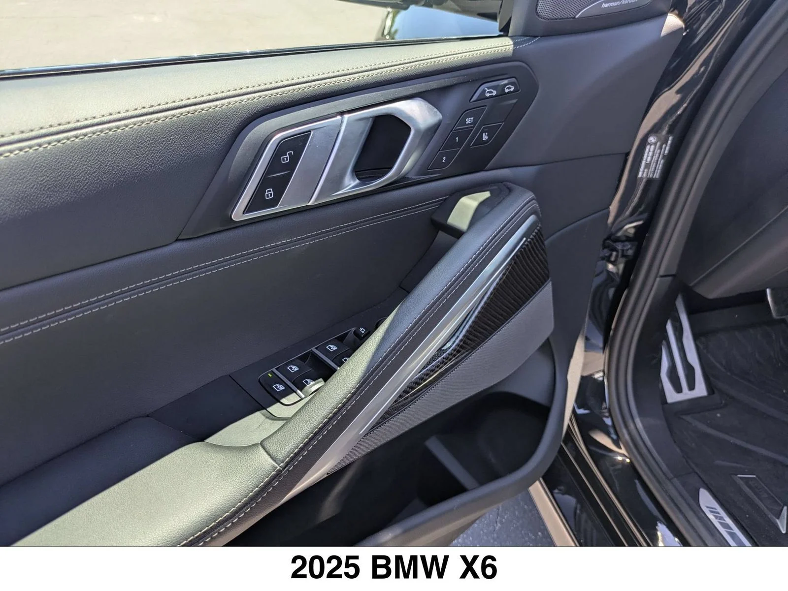 Used 2025 Black BMW M60i image 11