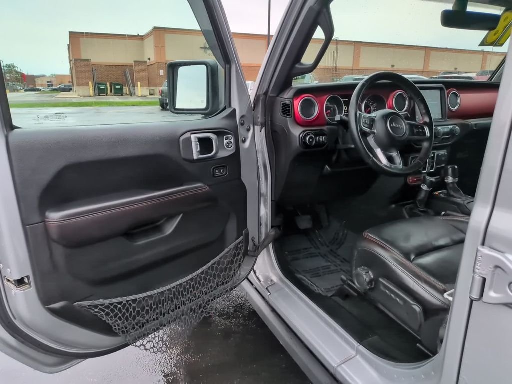Certified Used 2018 Silver Jeep Unlimited Rubicon image 20