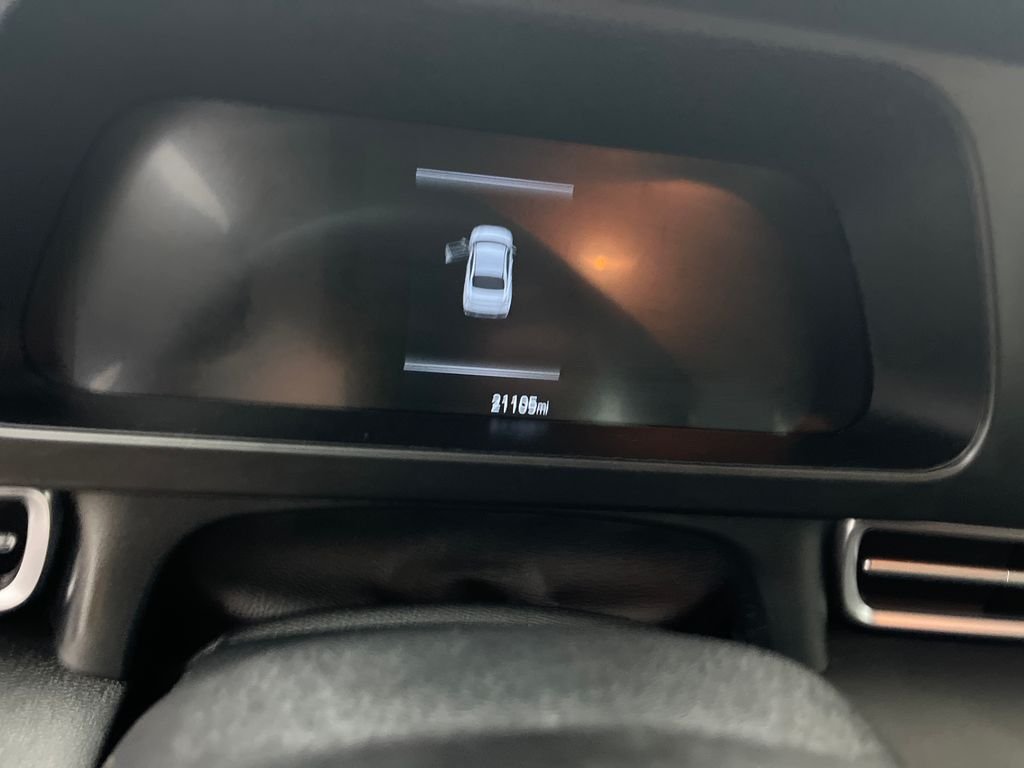 Used 2025 White Hyundai SE image 17