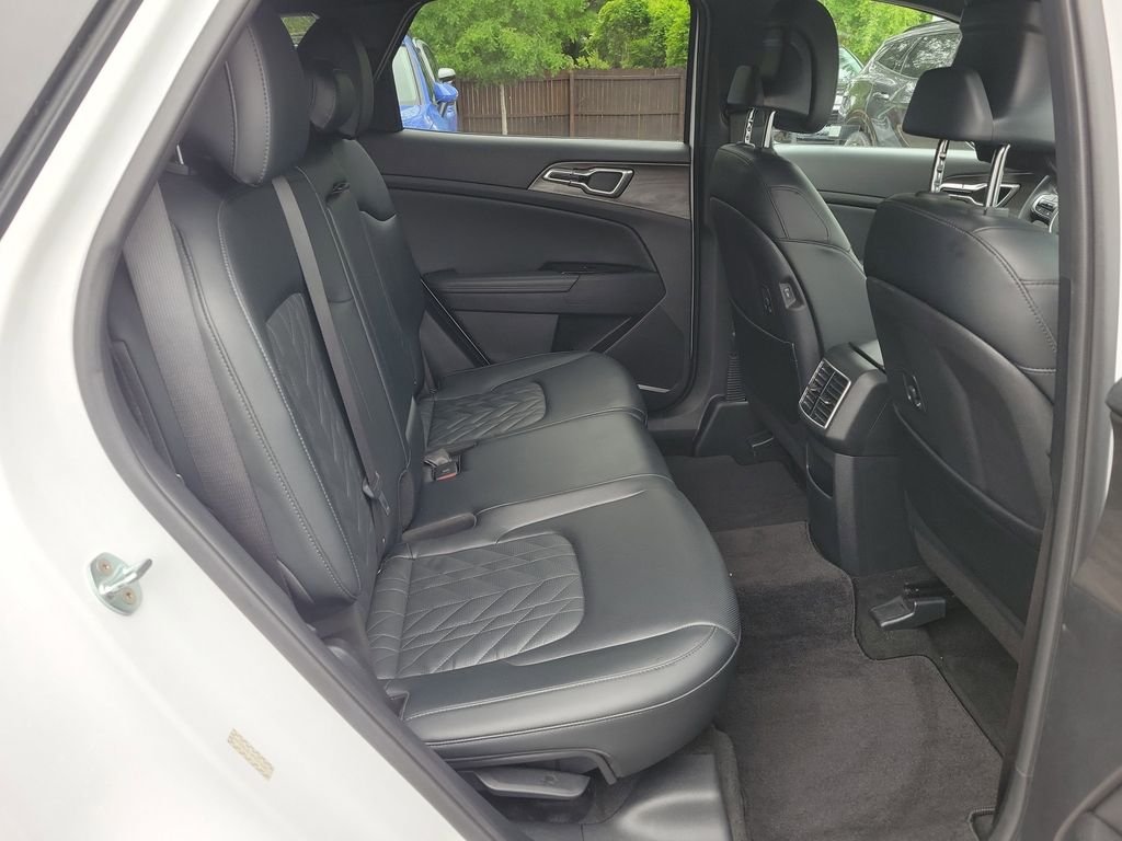 Used 2023 White Kia X-Line image 12