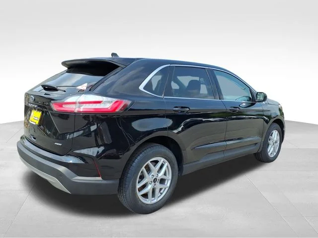 Used 2023 Black Ford SEL image 12