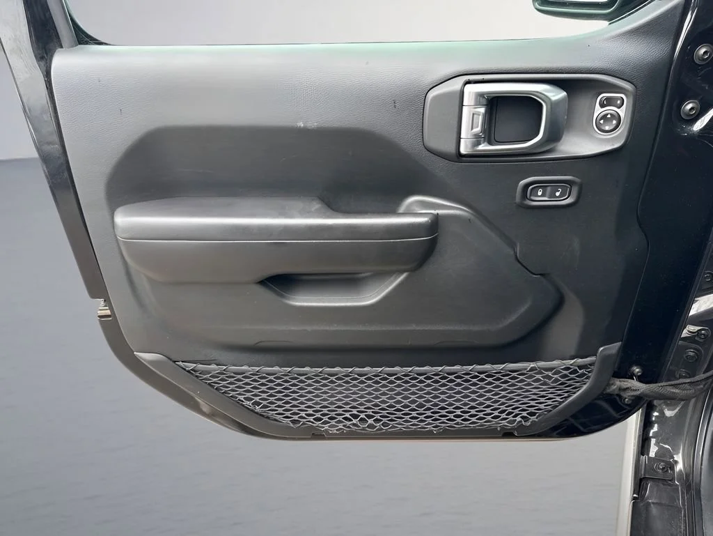 Used 2019  Jeep Rubicon image 25
