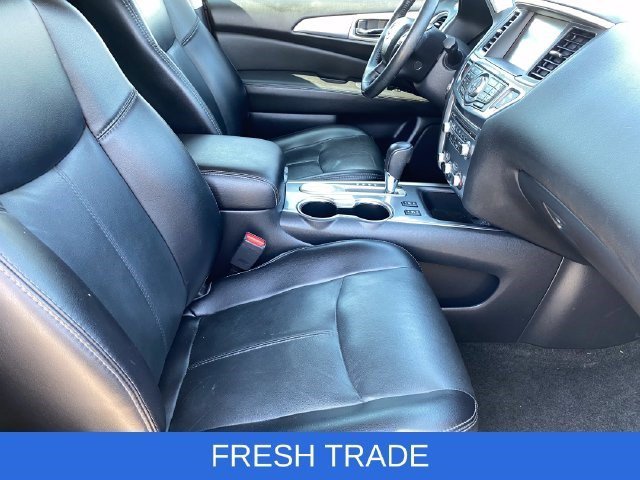 Used 2018 Caspian Blue Nissan SL image 12