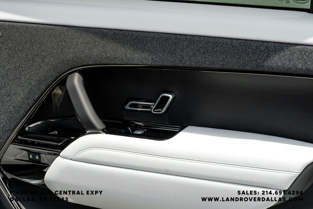 New 2026 Santorini Black Metallic Land Rover SE image 55