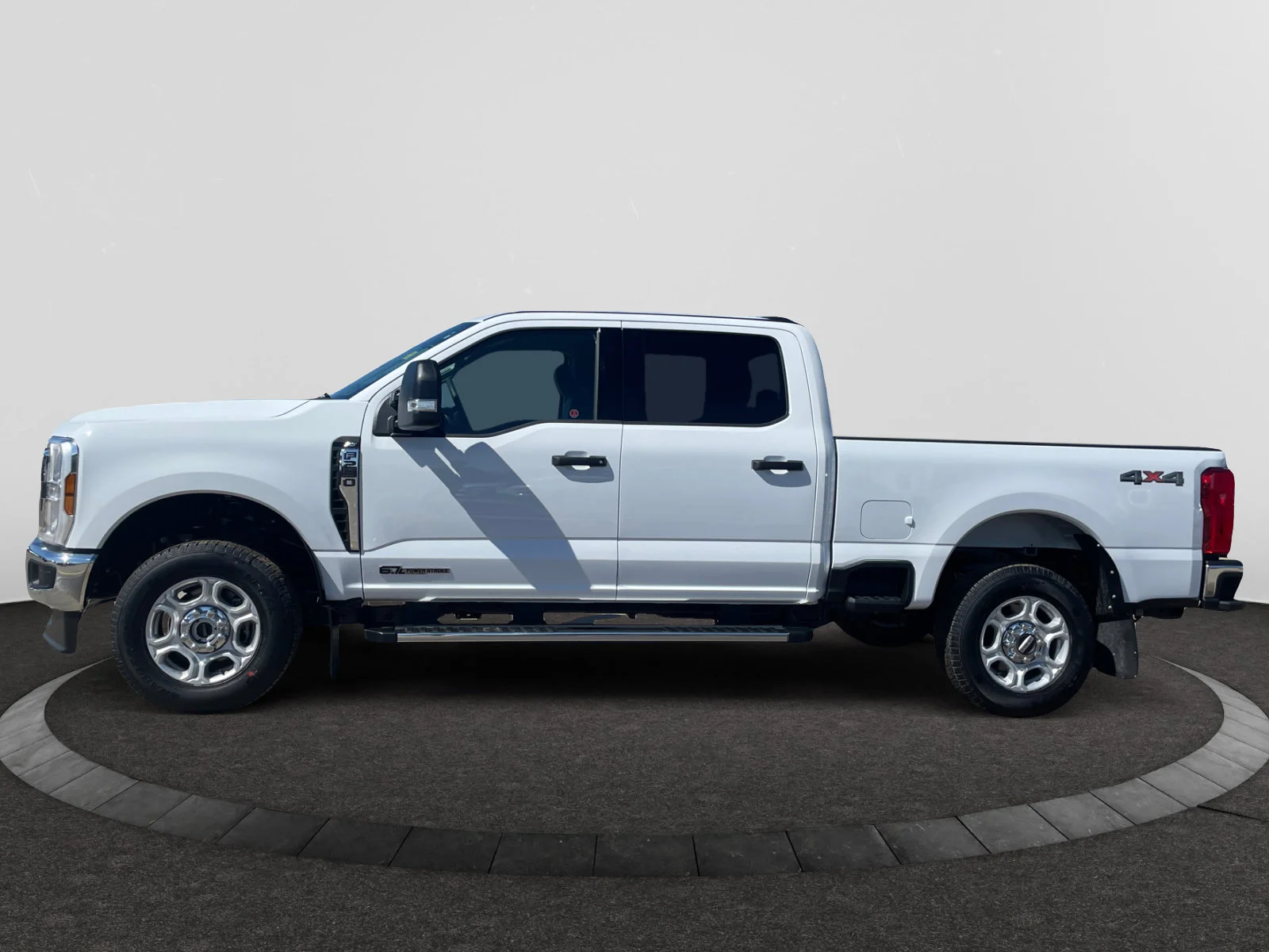 New 2026 Oxford White Ford XLT image 2