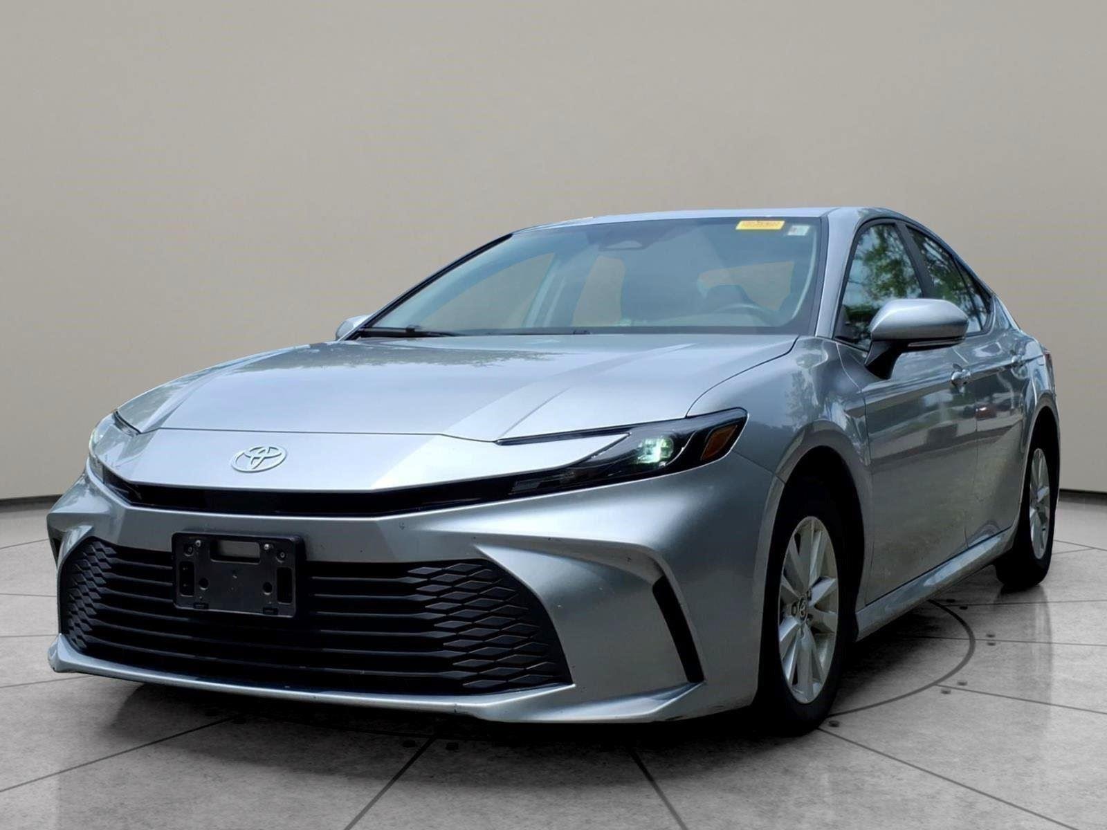 Used 2025  TOYOTA  image 1