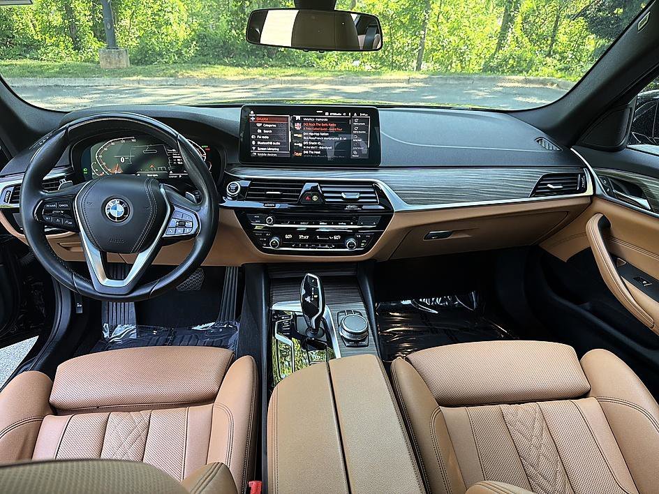 Used 2021 Black Sapphire Metallic BMW 540i image 19