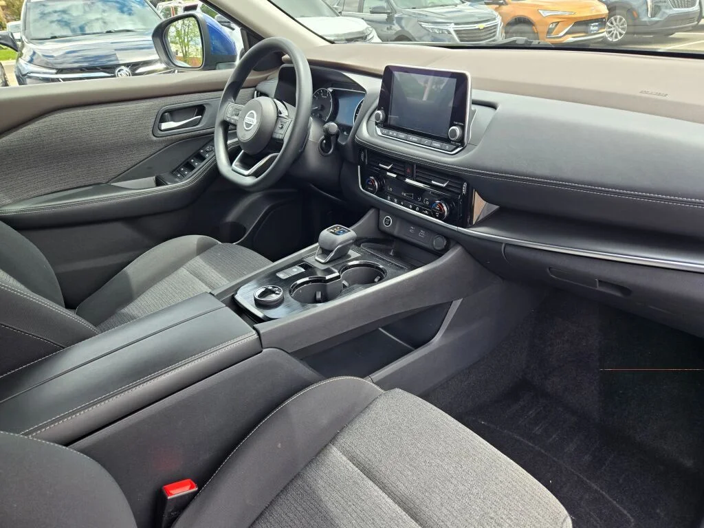 Used 2021 Blue Nissan SV image 5