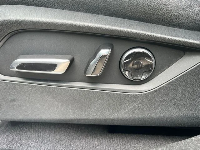 Certified Used 2020 Majestic Black Pearl Acura Base image 9