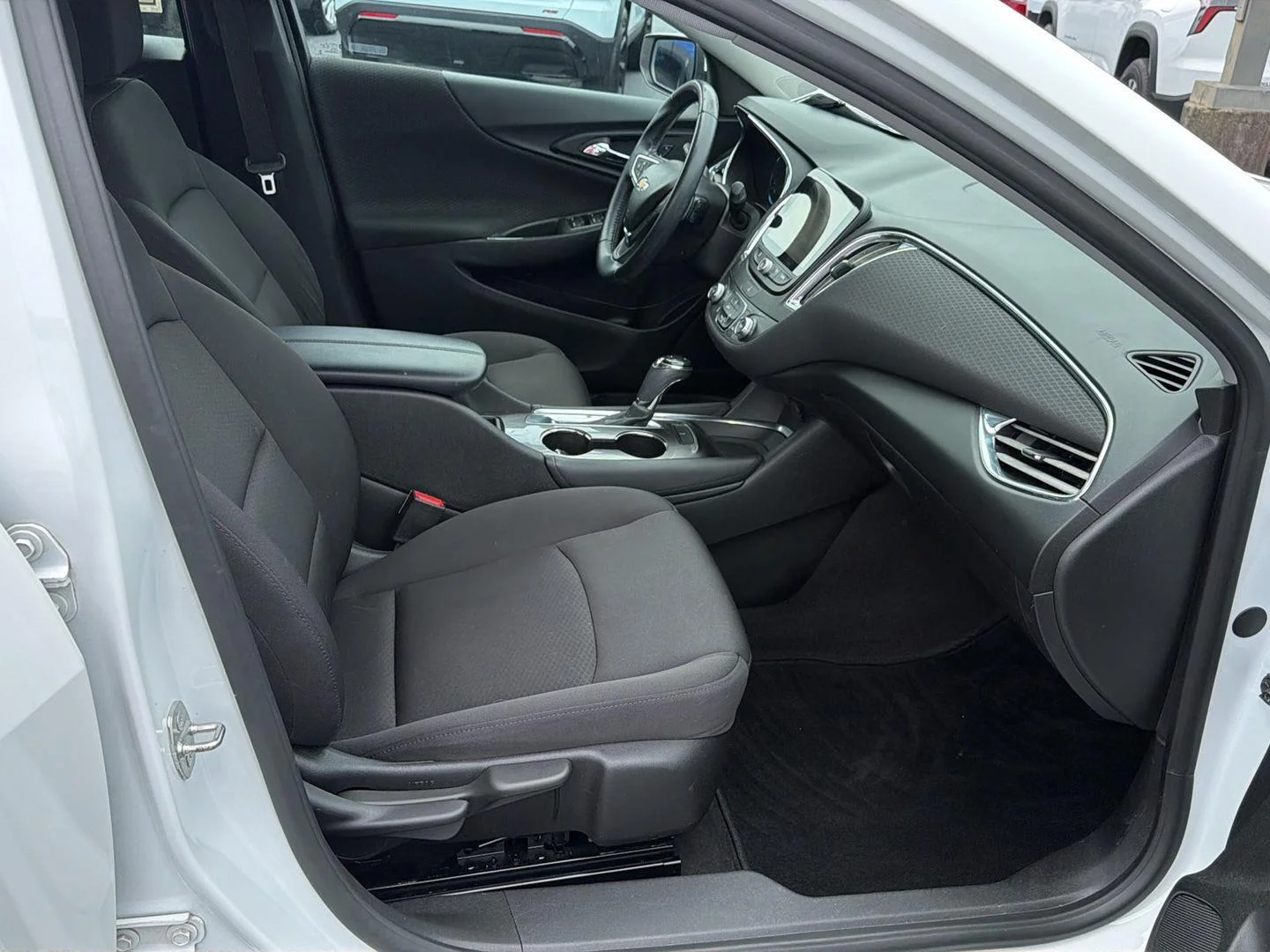 Used 2018 Summit White Chevrolet LT image 13