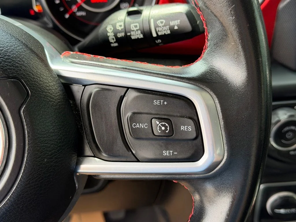 Used 2018 White Jeep Unlimited Rubicon image 17