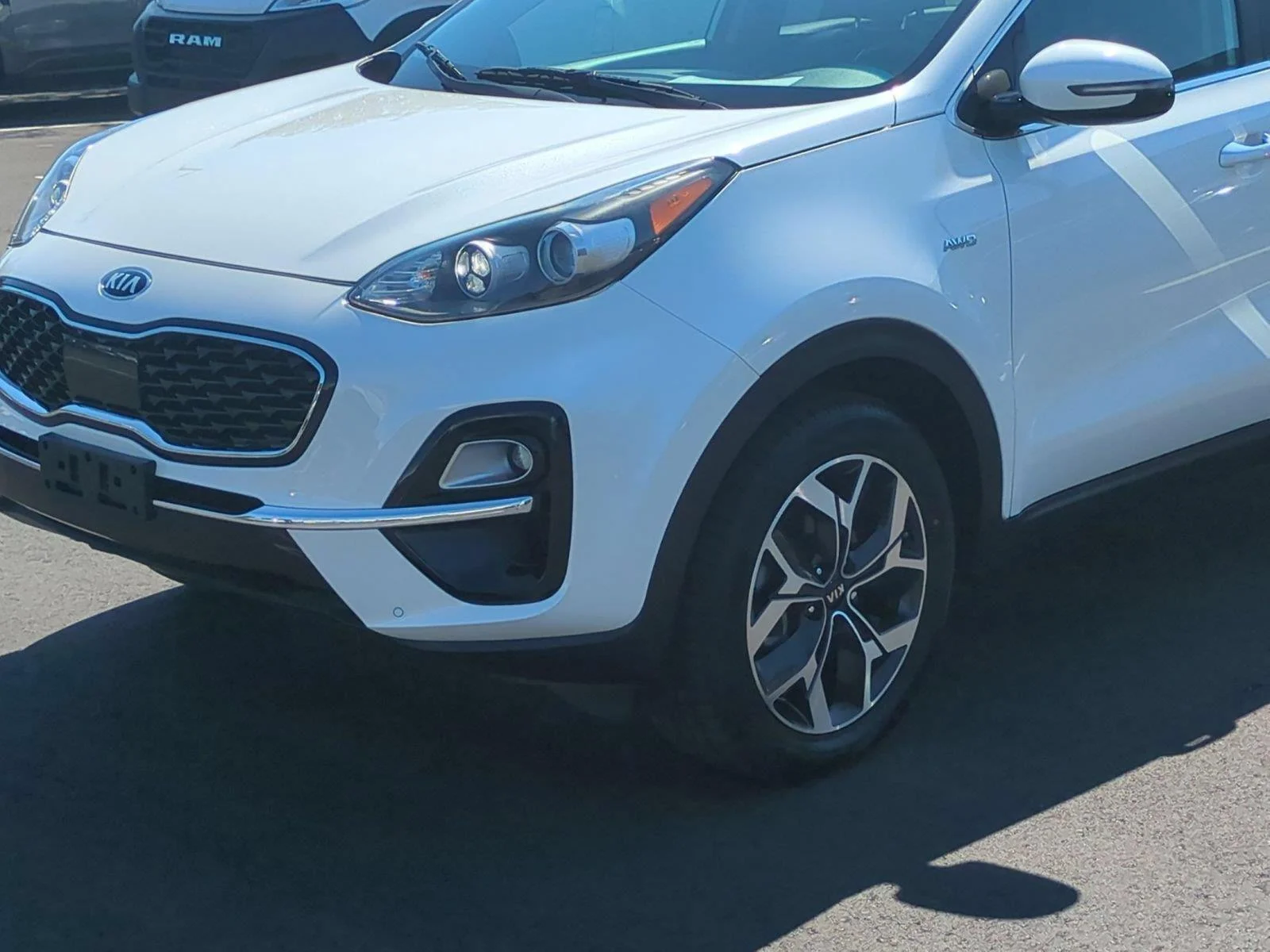 Used 2022 Snow White Pearl Kia EX image 9
