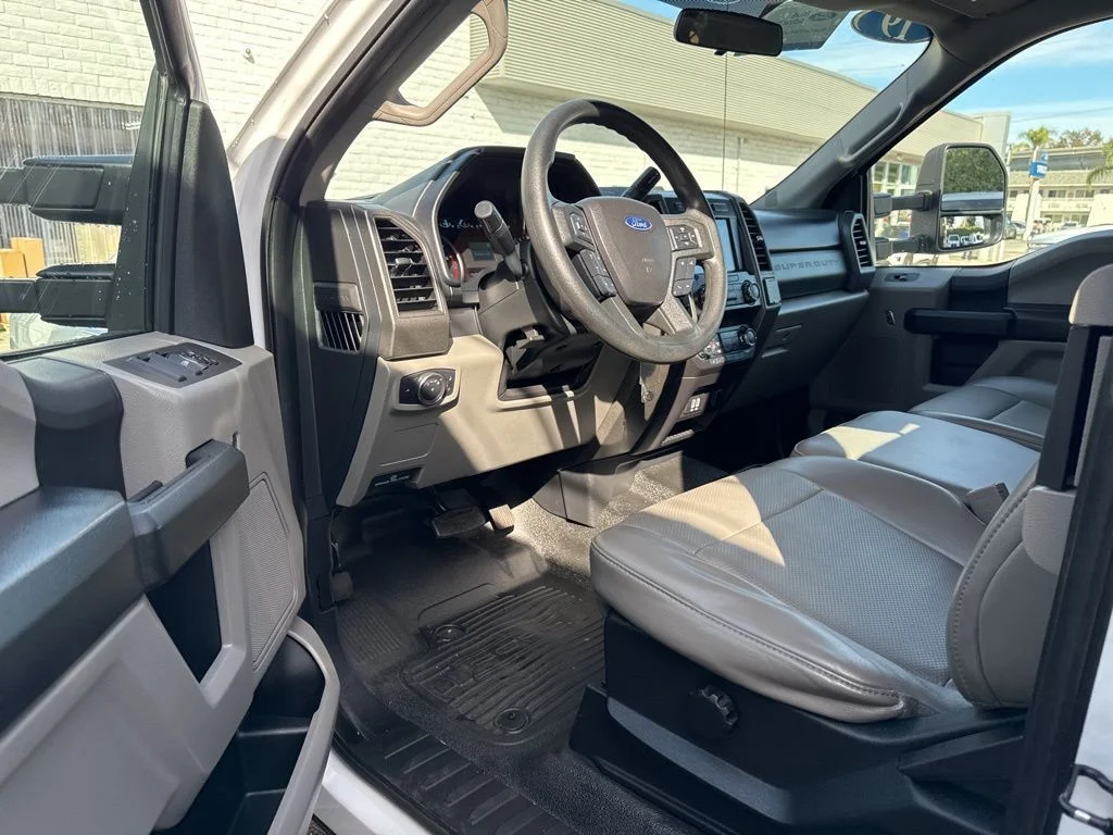 Used 2019 White Ford XL image 41