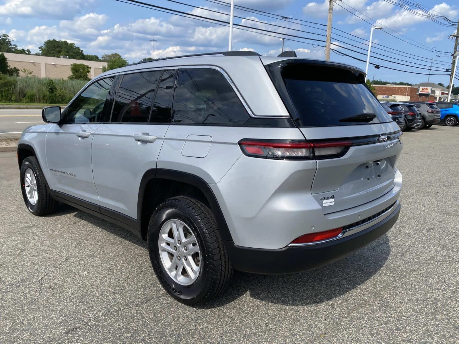 Certified Used 2023 Silver Zynith Jeep Laredo image 6