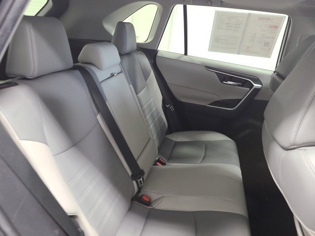Used 2020 Midnight Black Metallic Toyota XLE Premium image 15