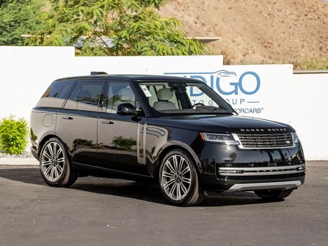 New 2026 Santorini Black Land Rover SE image 4