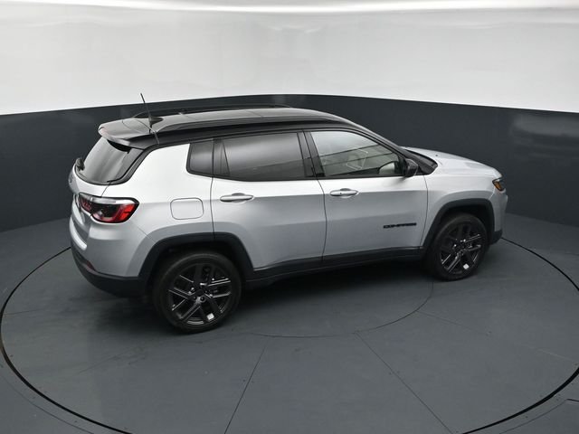 New 2026 Silver Zynith Metallic Clear-Coat Exterior Paint Jeep Limited image 18