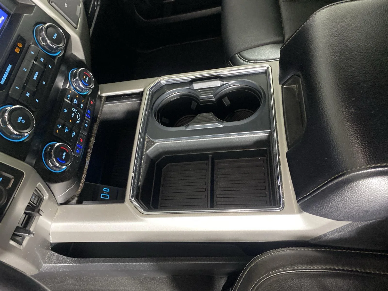 Used 2020 Blue Jeans Ford Lariat image 32