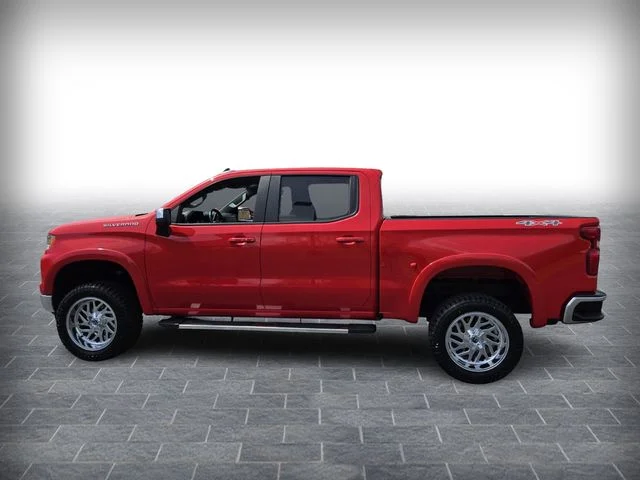 Used 2025 Red Chevrolet LT image 4