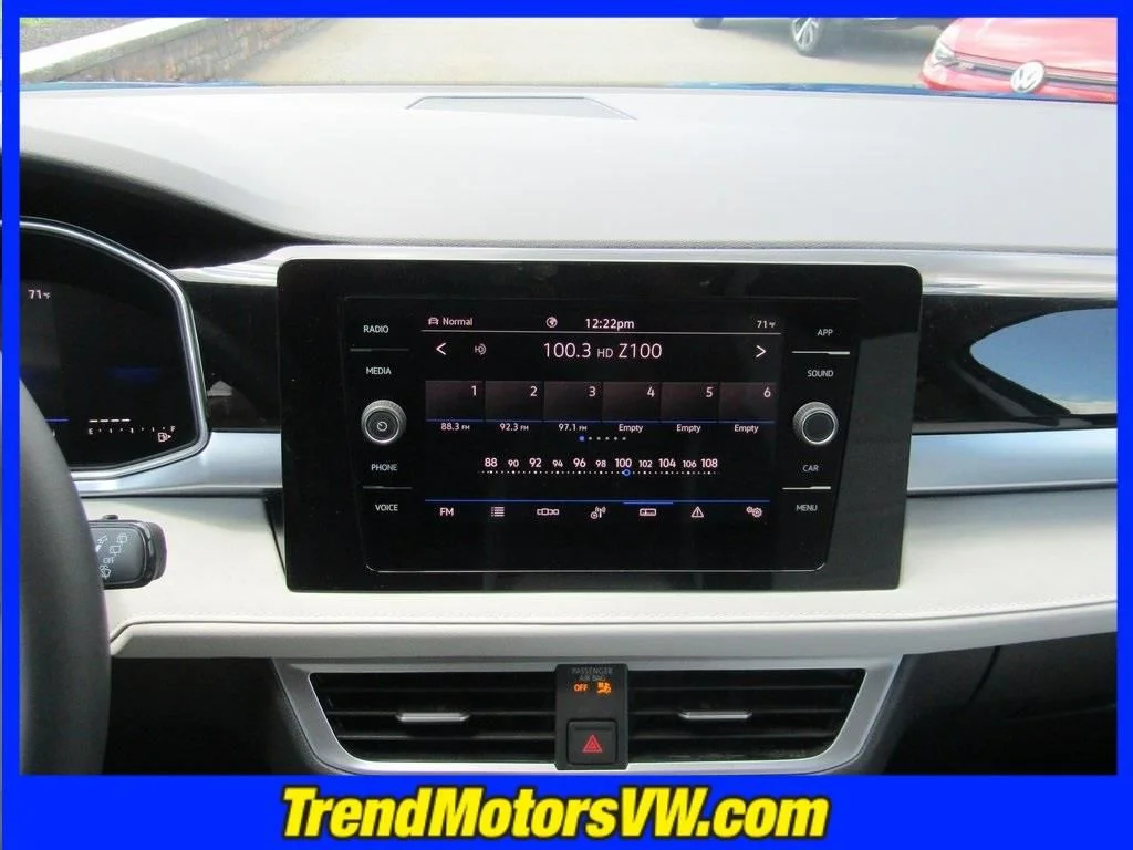 2025 Volkswagen Taos SE - Photo 25