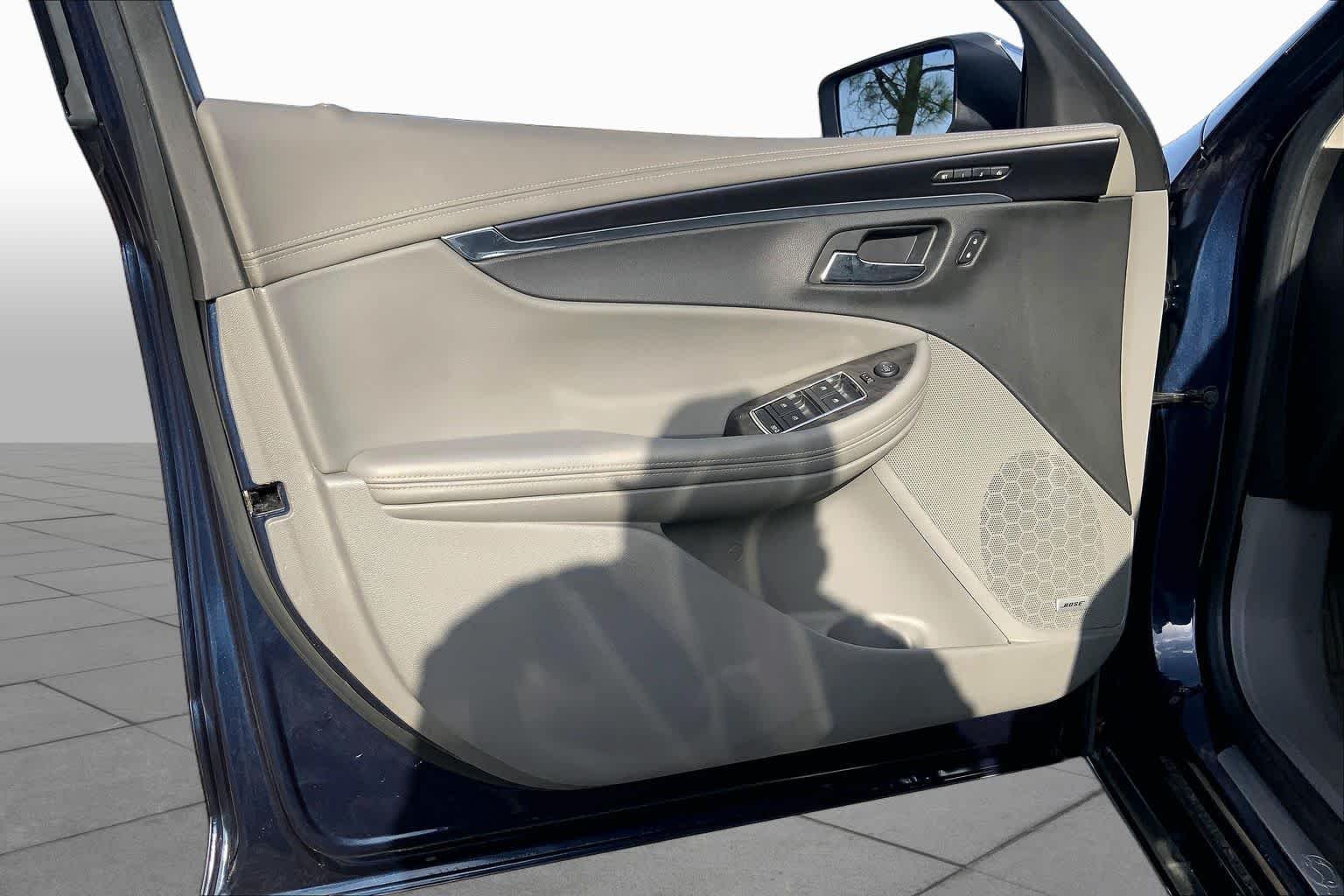 Used 2015 Blue Velvet Metallic Chevrolet LTZ image 22