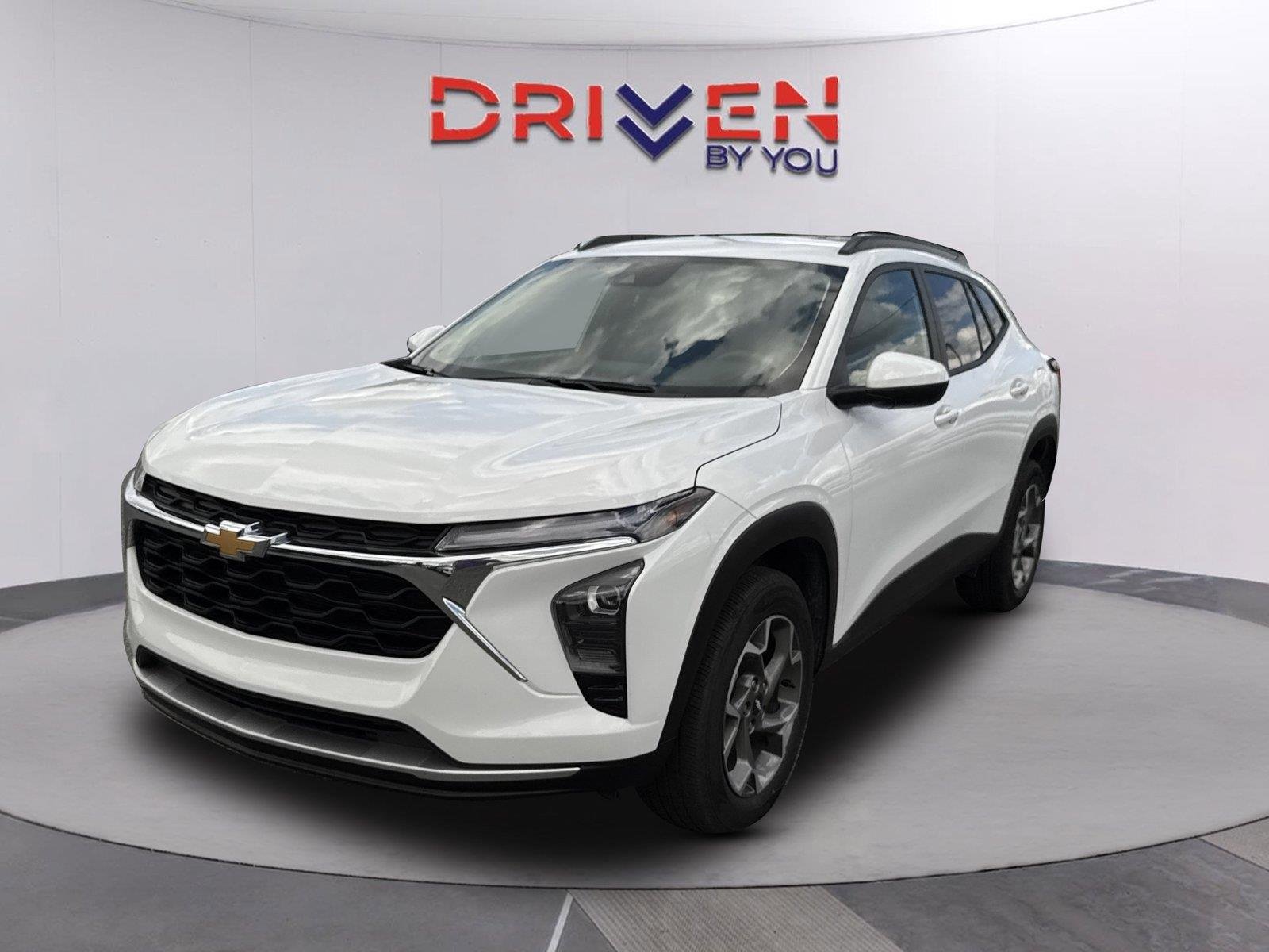 Used 2025 Summit White Chevrolet LT image 8