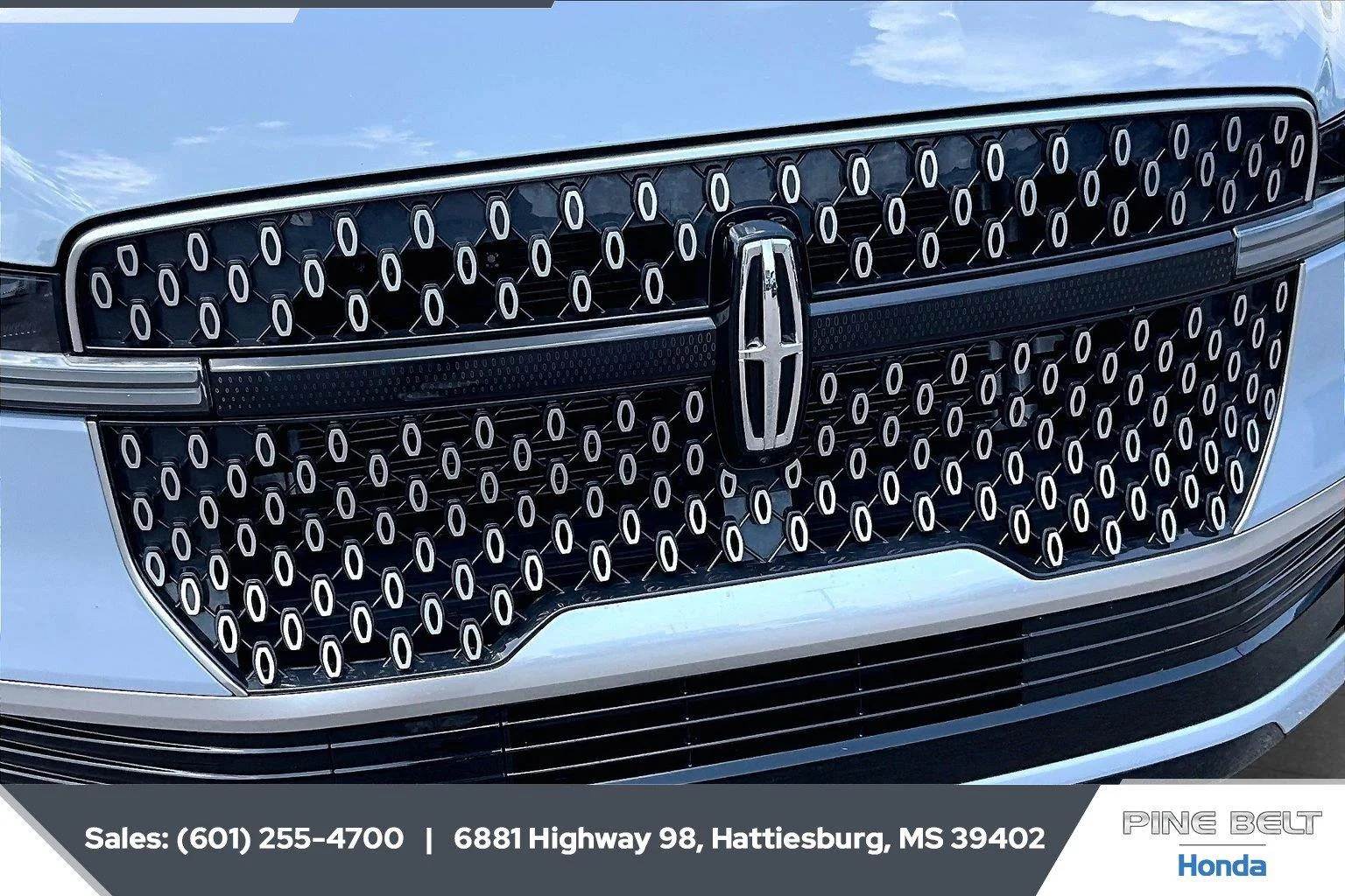 Used 2025 Gray Mist Metallic Tri-Coat Lincoln Reserve image 22