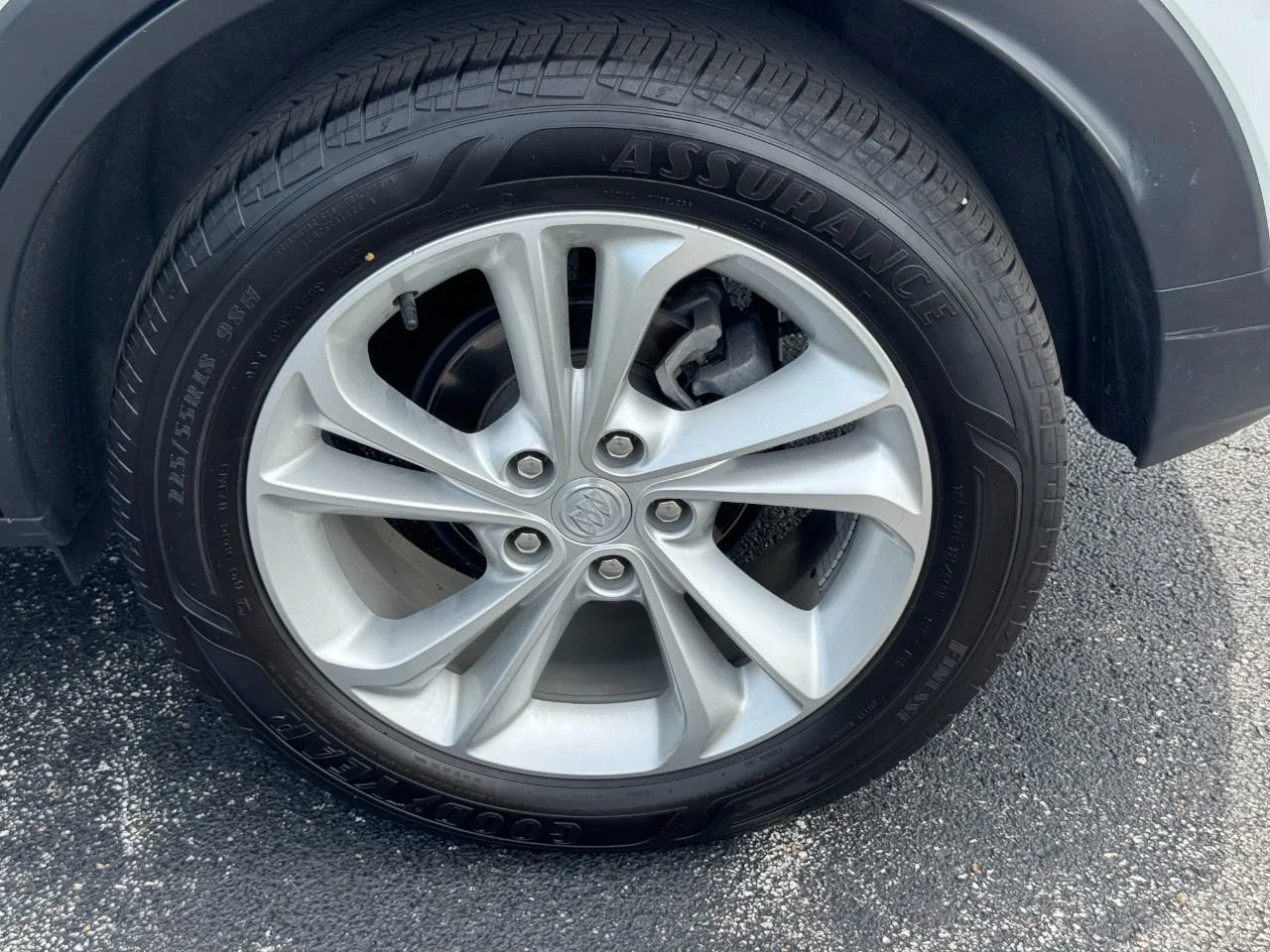 Used 2023 Summit White Buick Preferred image 9