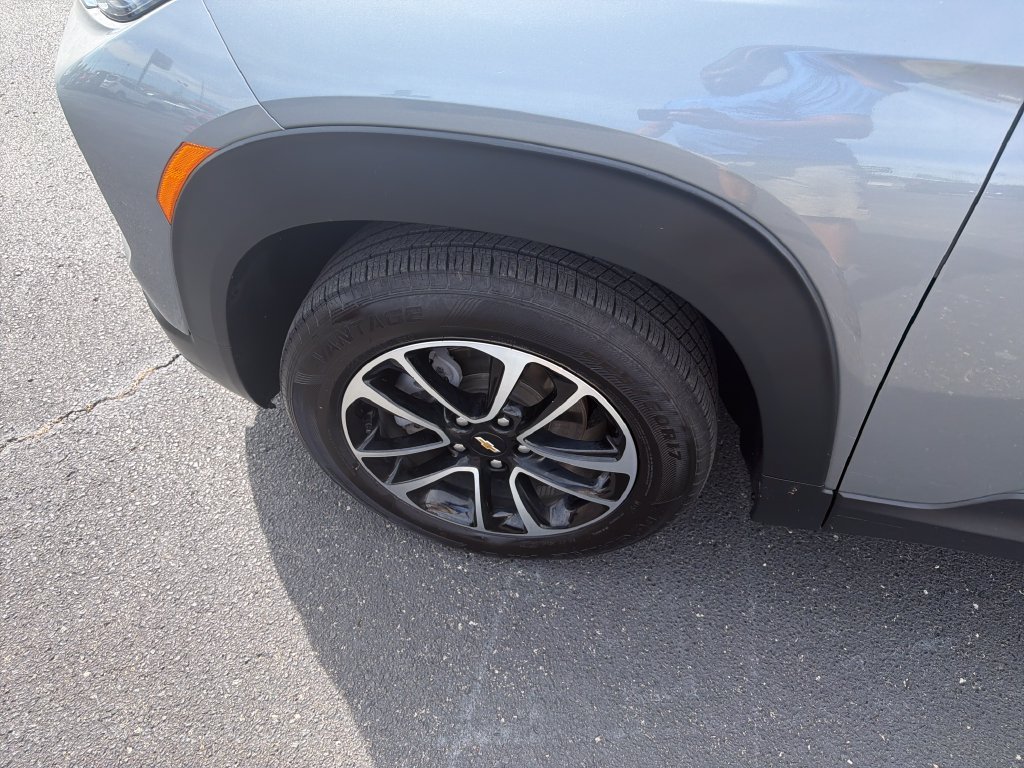 Used 2025 Gray Chevrolet LT image 10
