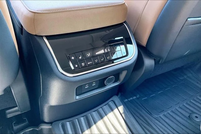 New 2027 Silver INFINITI LUXE image 32