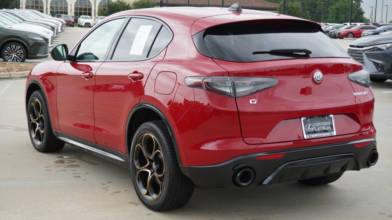 Used 2025 Red Alfa Romeo Intensa image 8