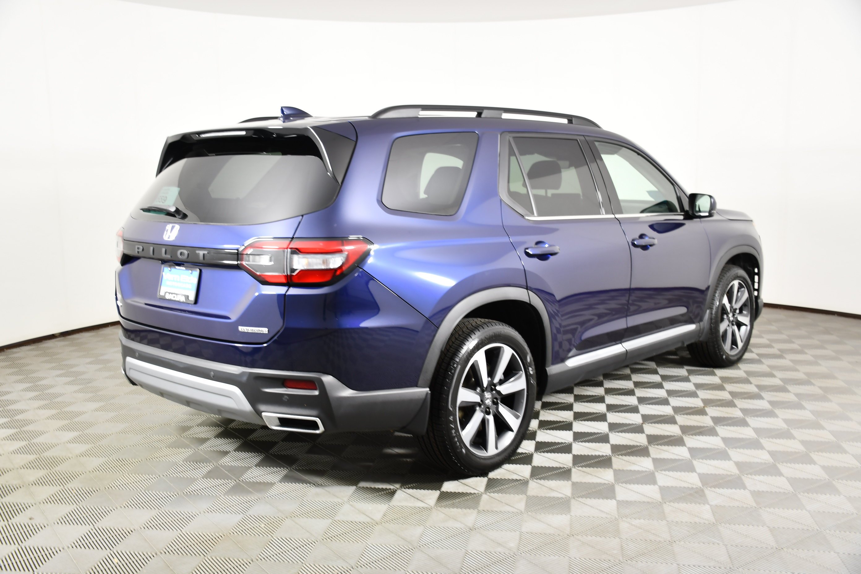 Used 2025 Obsidian Blue Pearl Honda Touring image 6