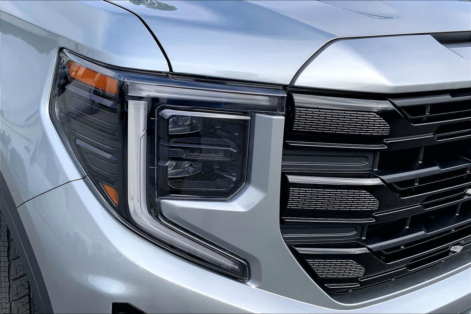 New 2026 Sterling Metallic GMC Elevation image 13