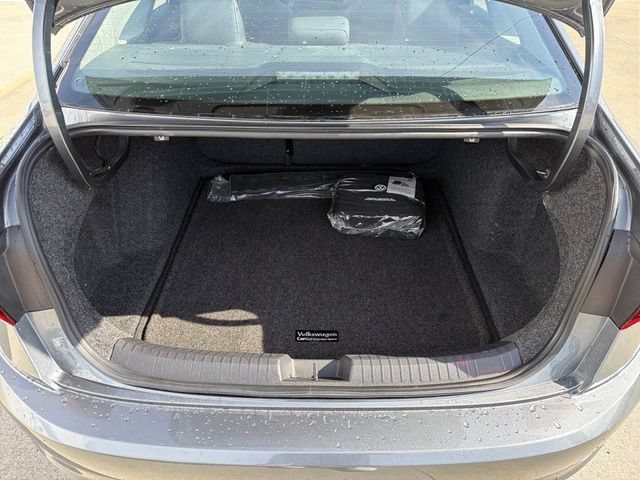 Used 2019  Volkswagen S image 25