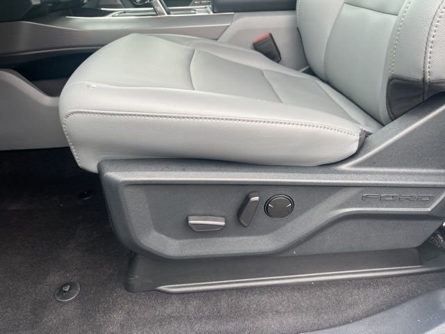 2025 Ford F-150 Lightning Flash - Photo 11