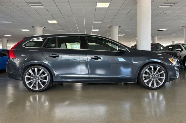 Used 2015 Gray Metallic Volvo T5 Premier image 3