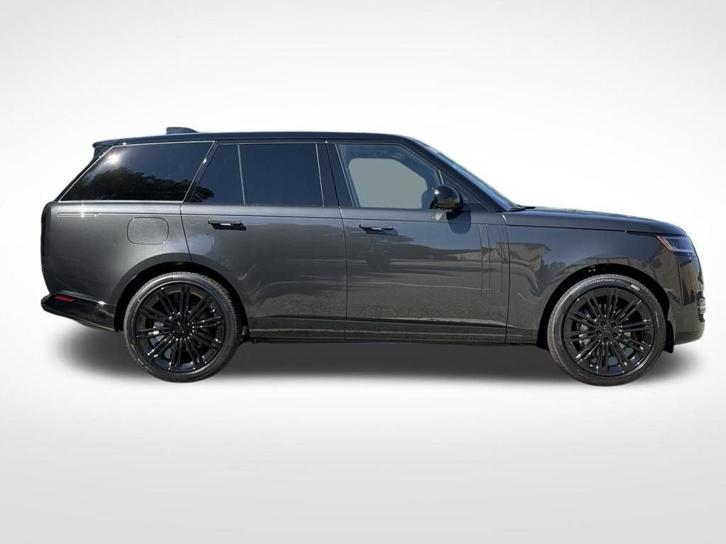 New 2026 Carpathian Grey LAND ROVER SE image 4